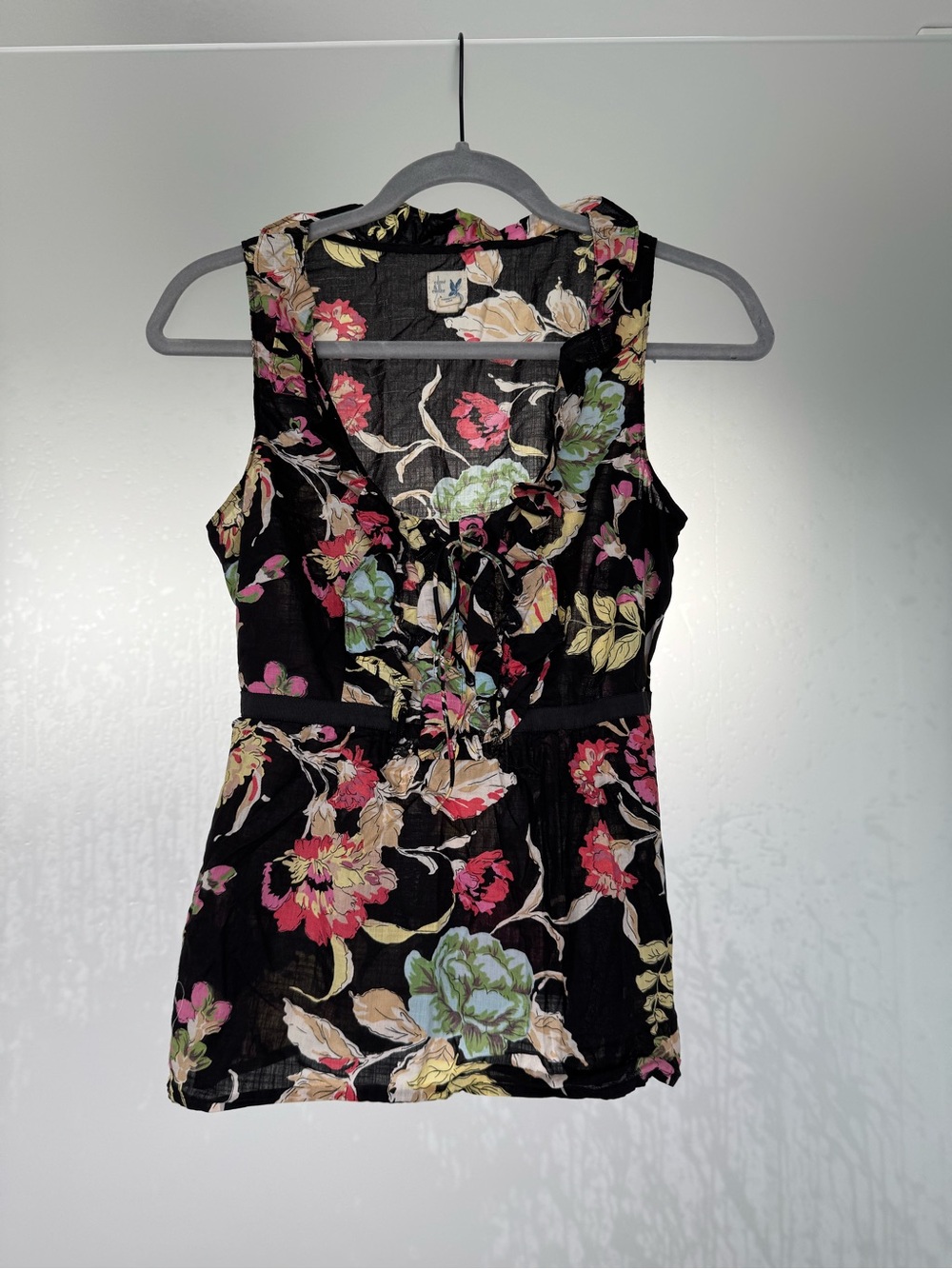 edme & esyllte Sleeveless Black Floral Ruffle Top - 6